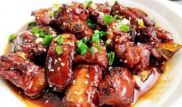 红烧排骨的做法视频,色泽红亮，肉质鲜嫩，一学就会